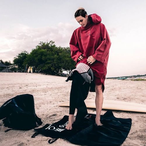 Fourth Element Storm Poncho burgundy ()